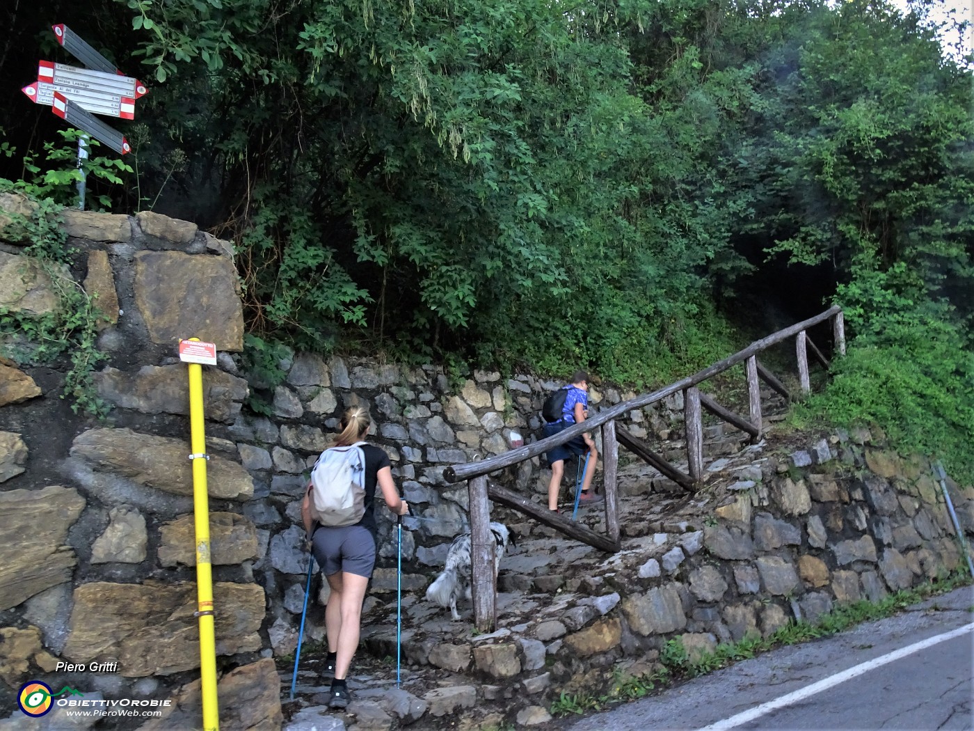 10 Sul sentiero 519 A per il Monte Suchello .JPG